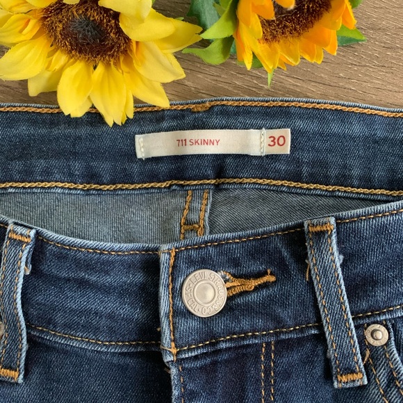 Levi’s 711 Skinny Jeans Dark Wash - Picture 5 of 6